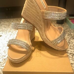 NWT with box Steve Madden Nude Tan Espadrille Wedge Sandals with Crystal Straps